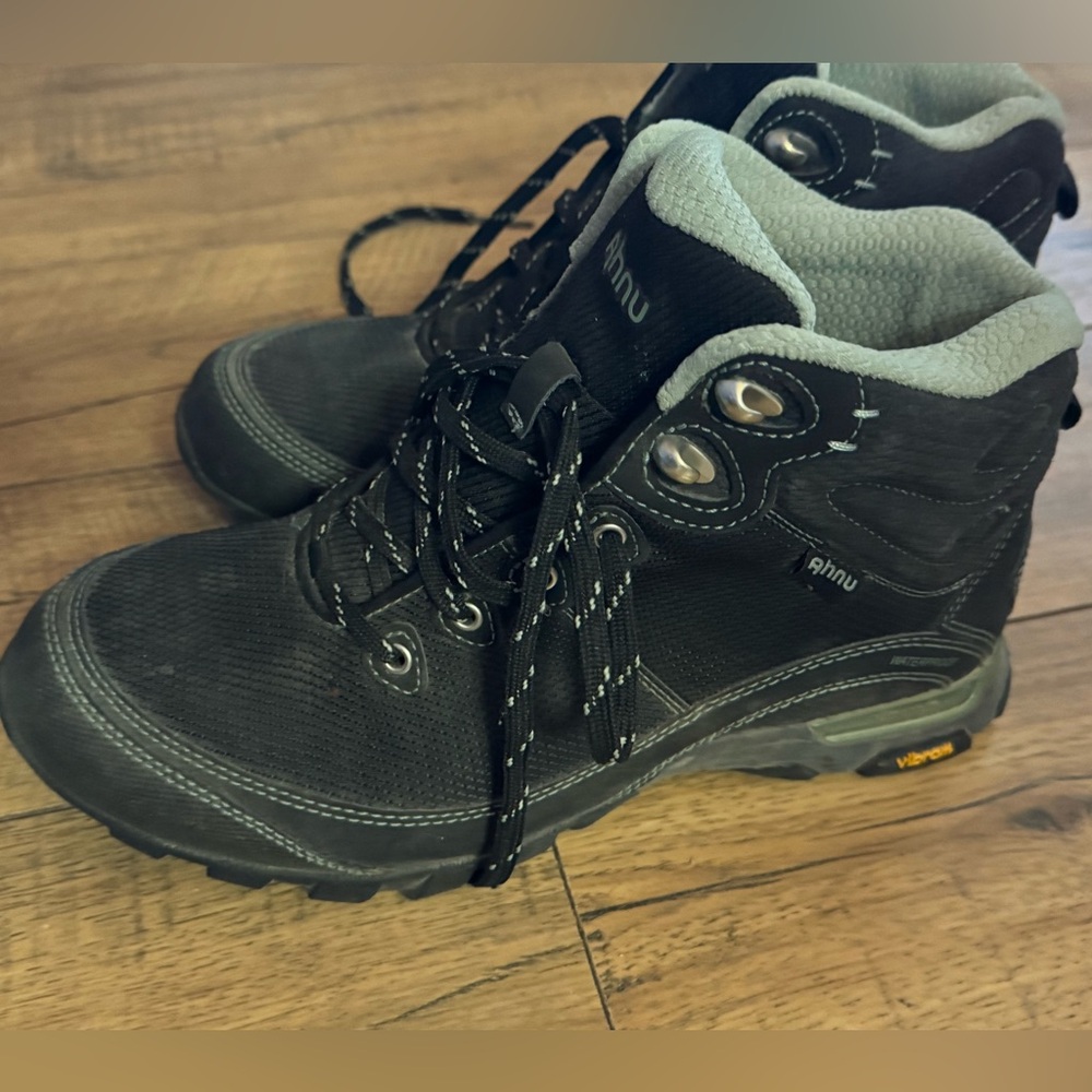 Teva Ahnu hiking boots